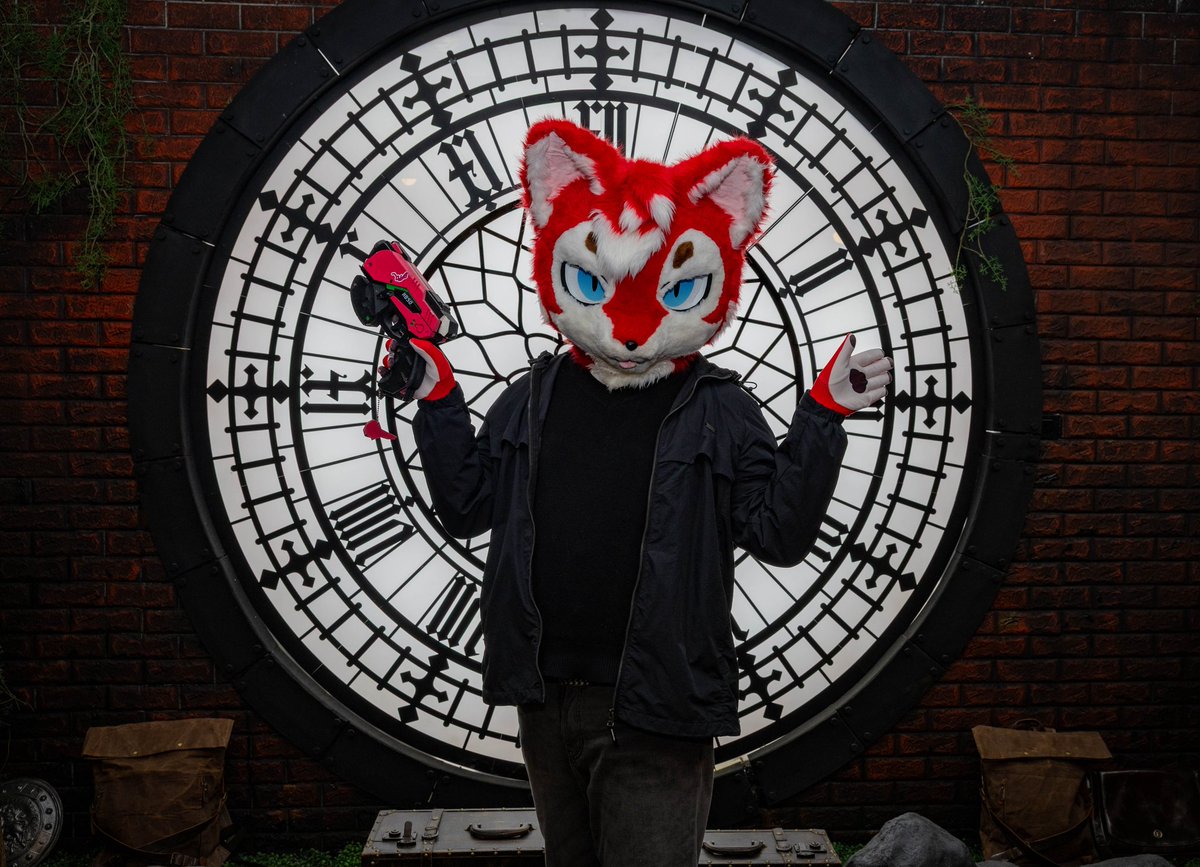 "이런이런~ 항복이라구 항복"
#fursuitfriday #fursuit