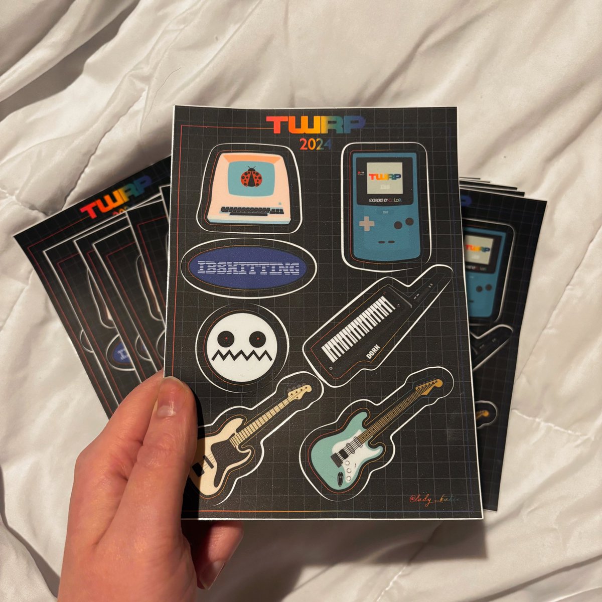 lady__katie__'s tweet image. OH WE ARE SO BACK!!!! I FOUND THE EXTRAS I STASHED AWAY!!
DM ME AND I’LL MAIL ONE TO YOU!!!