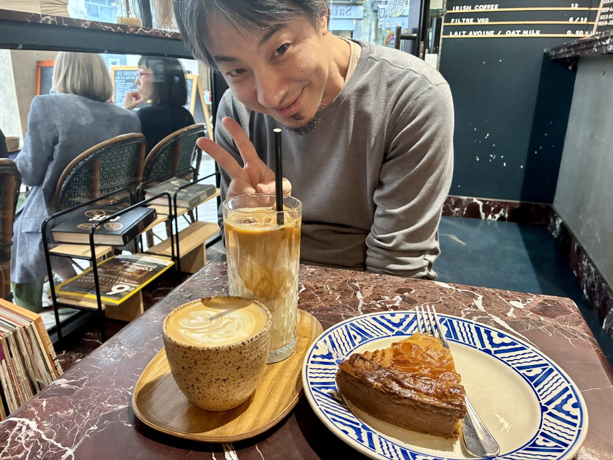 ber_acdc's tweet photo. 人類が別の星に移住し、曜日に代わるものが制定された日の午後 https://t.co/ZyvNYEx5vF