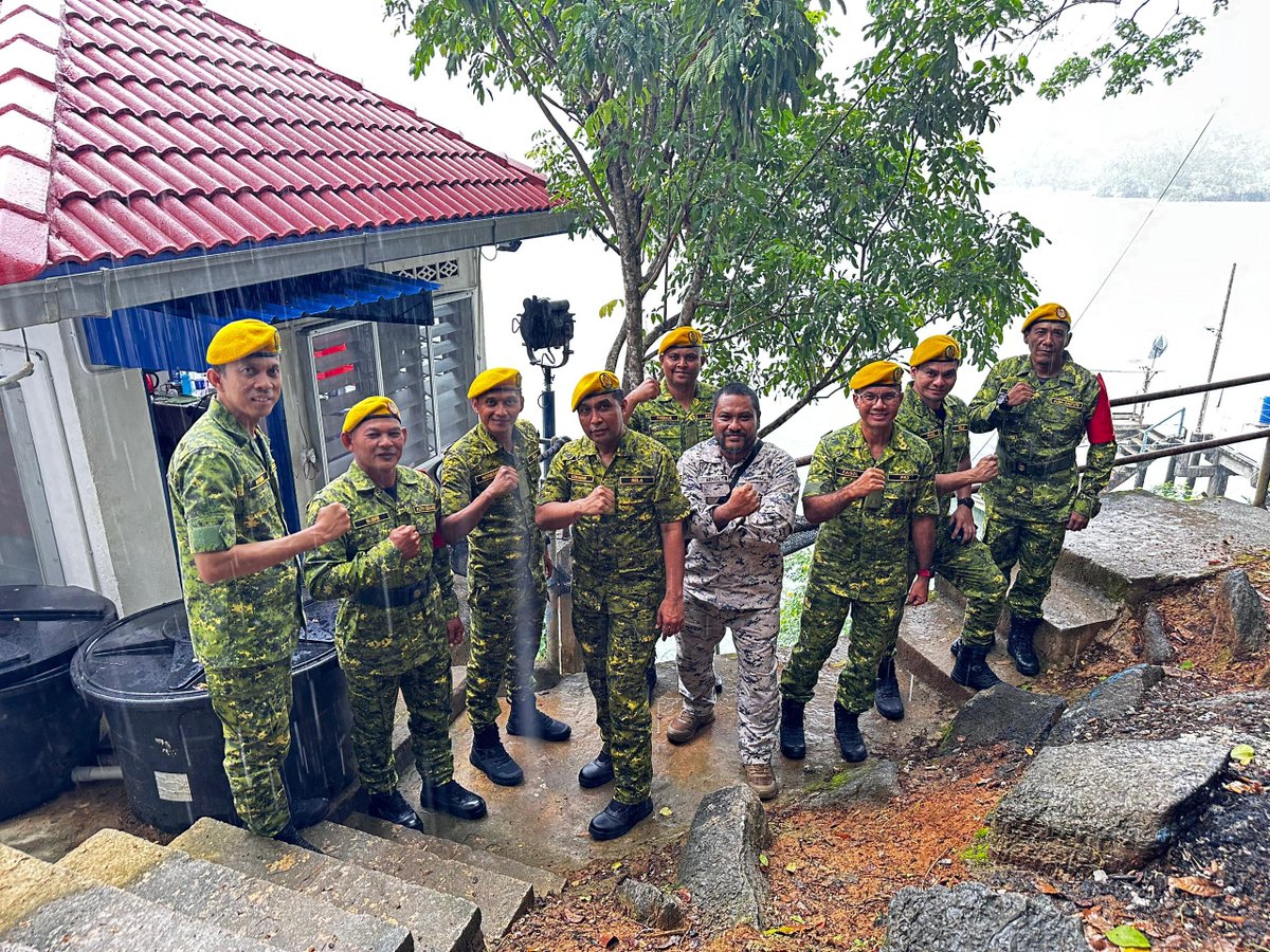 LAWATAN PENUGASAN TETAP KP RELA MALAYSIA DI LANGKAWI

Langkawi, 22 Mei 2025 - YBhg KPjR Lokman Effendi Ramli, Ketua Pengarah RELA Malaysia bersama YS. PPjKR Noriemie bin Ismail, Pengarah RELA Negeri (PRN) Kedah, PgKR Mohd Faisol bin Hassan, Pegawai Operasi RELA Negeri Kedah serta