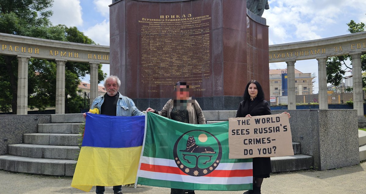 At the monument to the Soviet soldier in Vienna,topped with a portrait with the inscription "80 years of Victory" and two heroic flags-Ukraine and the Chechen Republic of Ichkeria.These flags are symbols of the peoples who became victims of the new Russian aggression.Russia has