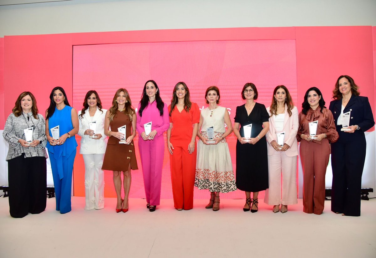 Que honor formar parte de este grupo de mujeres a quienes aprecio y admiro. Agradecida de ⁦<a href="/ANJErd/">ANJE</a>⁩ por el reconocimiento a nuestra labor gremial.