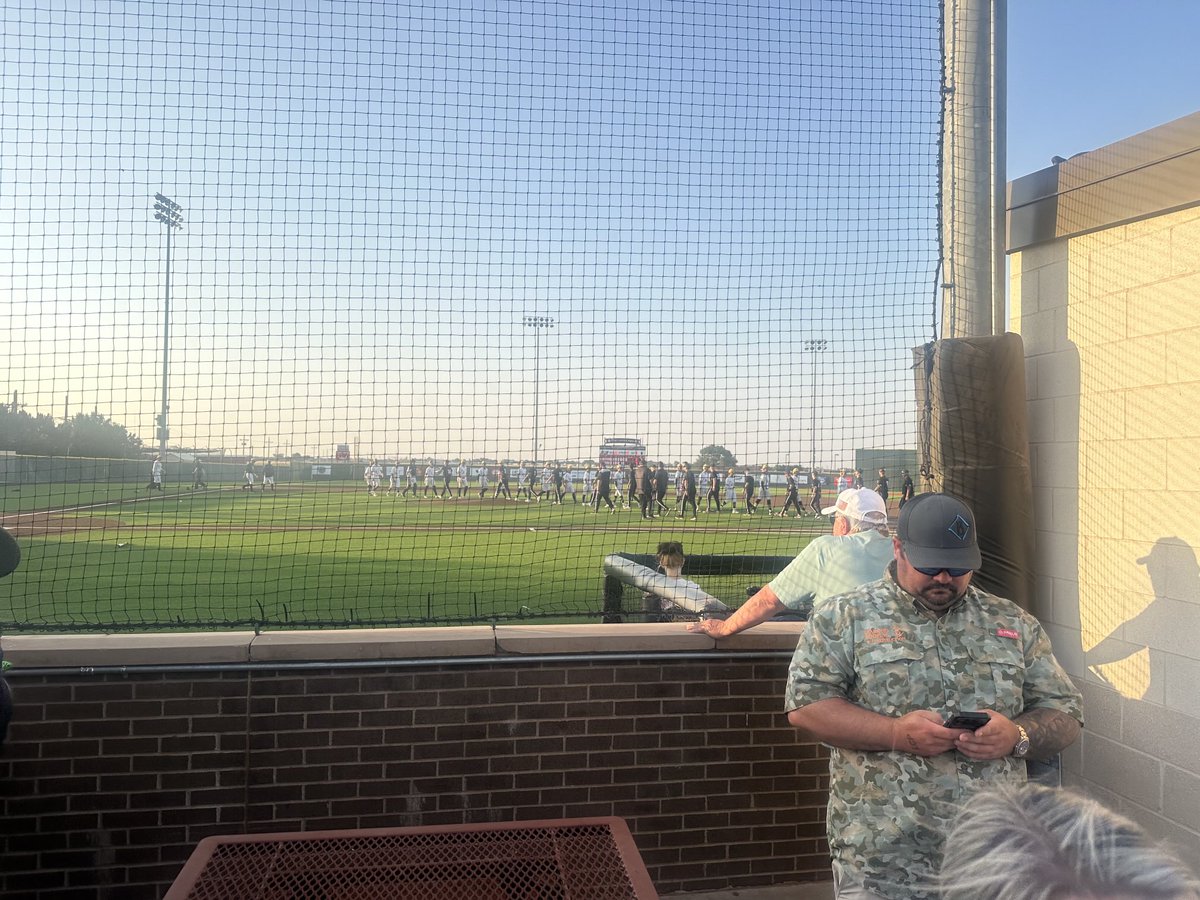 Big 1st win of the series. Seminole 7 Mineral Wells 2. The Indians keep on rolling.