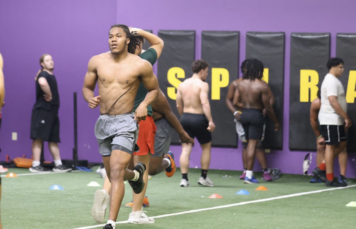 Everyday Grind‼️ <a href="/Aspirationsgym/">C.Vaughn@Aspirations</a>