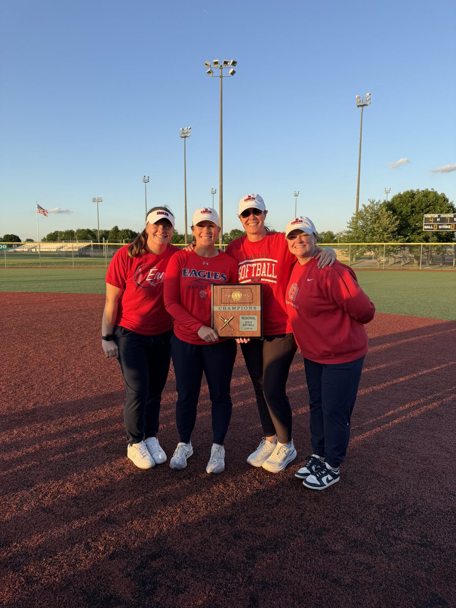 breeederer's tweet photo. REGIONAL CHAMPS 🥎🦅 https://t.co/40kqRDR48i