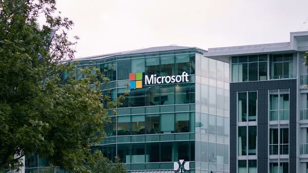 AnjaliLearn's tweet photo. #Microsoft recently fired another employee who interrupted a speech by #CEO Satya Nadella to protest against the company for supplying the Israeli military with technology used for the war in Gaza.
#SatyaNadella #MicrosoftCEO #Gaza #Israel https://t.co/zJ9iCpIgo7