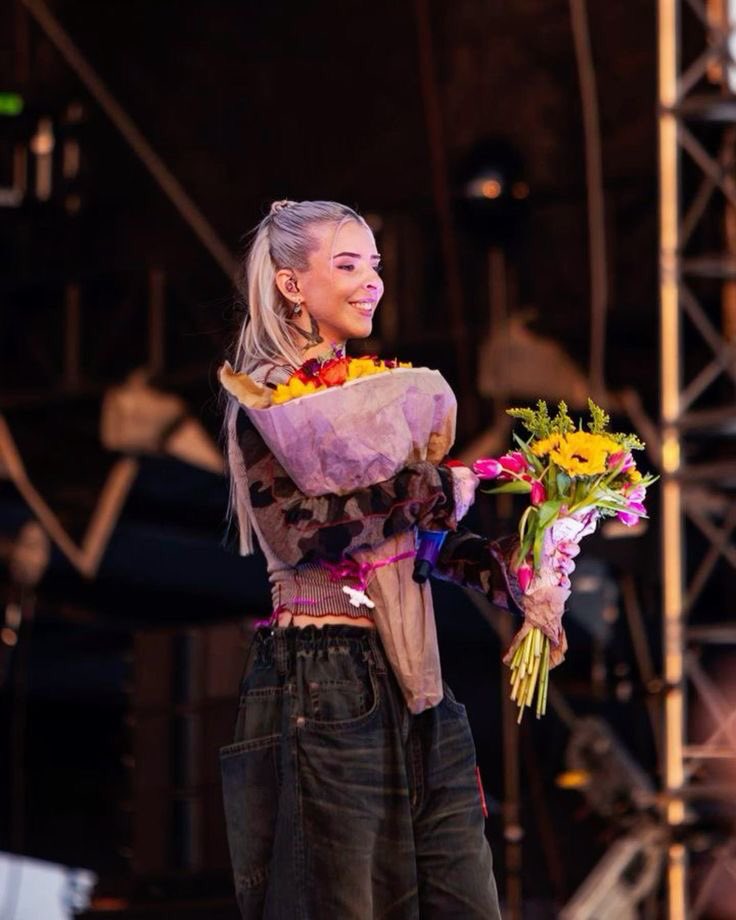 vicky_fcoarg's tweet photo. JUEVES DE #TBT 
@itsyoungmiko en su presentación en el festival de “Vibra Urbana”, quién recuerda este show?😍💃 @FCOYOUNGMIKOARG https://t.co/BFZ2kNlKij