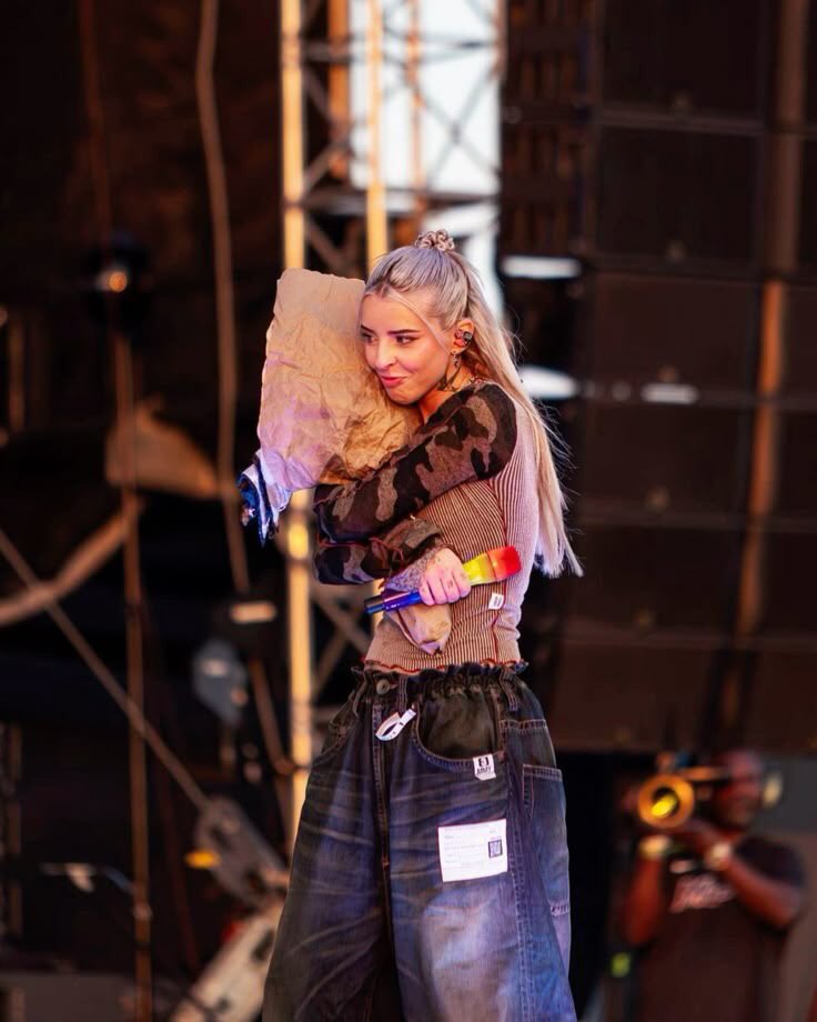 vicky_fcoarg's tweet photo. JUEVES DE #TBT 
@itsyoungmiko en su presentación en el festival de “Vibra Urbana”, quién recuerda este show?😍💃 @FCOYOUNGMIKOARG https://t.co/BFZ2kNlKij