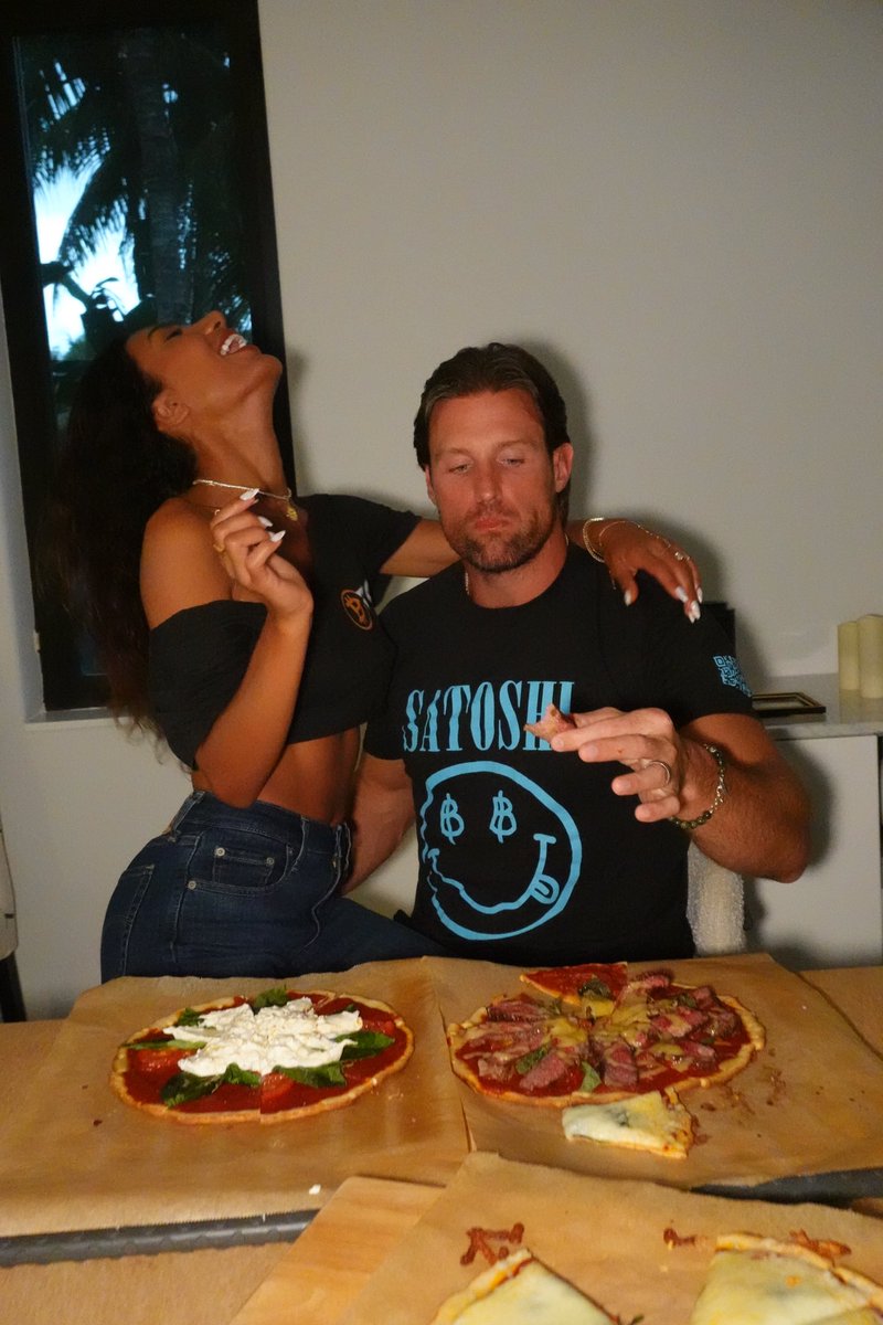 Breedlove22's tweet photo. Happy #Bitcoin pizza day 2025!! Thank you to my beautiful wife @larynbreedlove for another amazing gluten-free pizza 🤤 #bumbumcheck https://t.co/d2kpTLpbcZ
