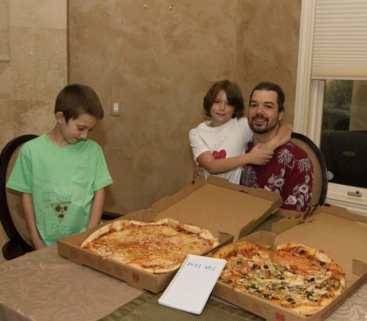 #PizzaDay🍕15 years ago today, Laszlo Hanyecz made history — buying 2 pizzas for 10,000 Bitcoin.

Today, that’s worth over $1.2 BILLION.
A legendary bite. A legendary block.

At ChainOpera.ai, we are celebrating Pizza Day in our Silicon Valley office, for the spirit of