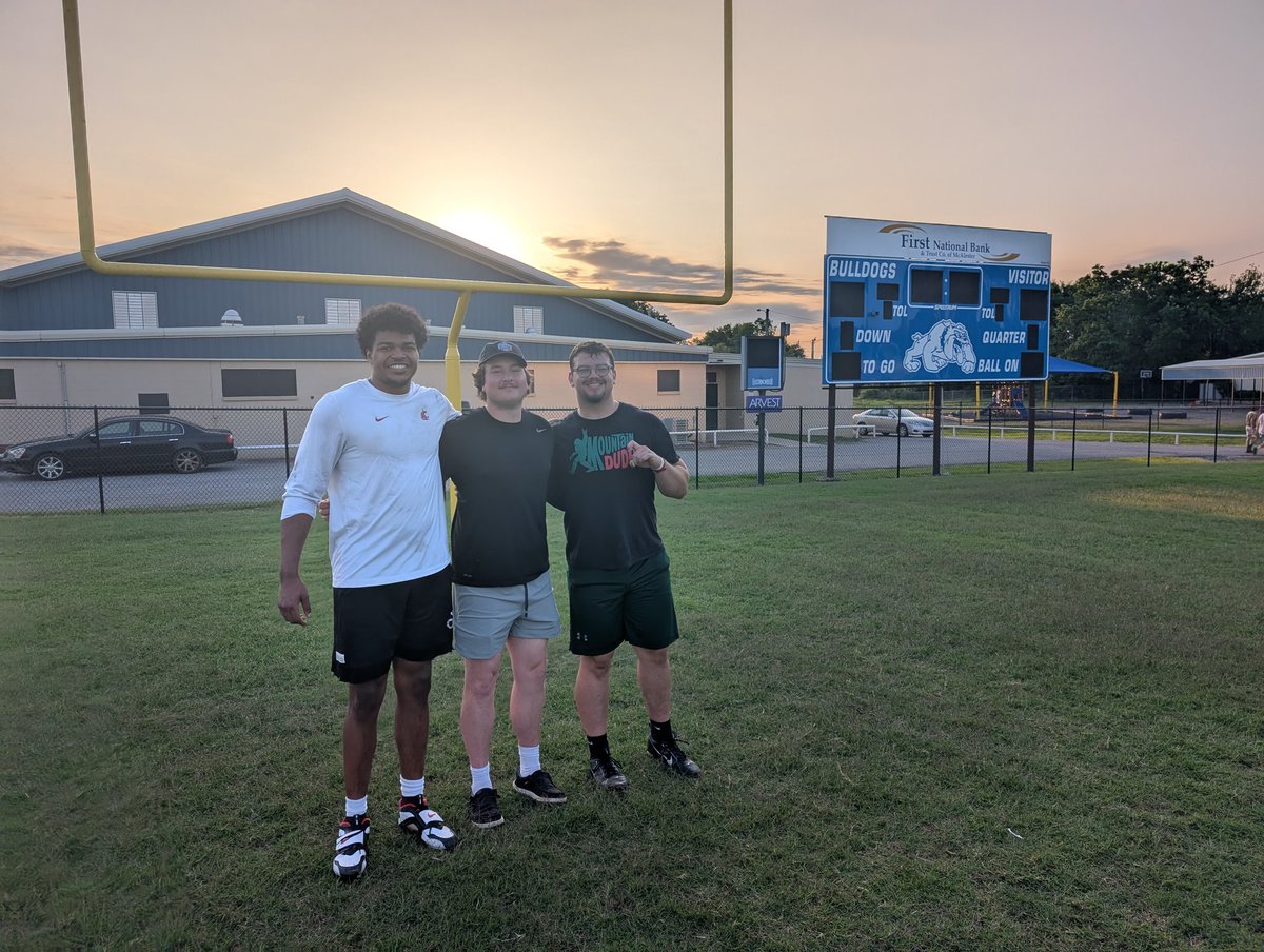 CoachStone92's tweet photo. Building something special @ Savanna HS with the help of some BIGTIME McAlester Buffaloes! Thanks to @Wrice_Malachi, @Lance12Stone,@zac_rogers24 for pouring into our Bulldogs &amp; showing us things you learned @ Washington State &amp; SWOSU! Where else can you get this? Only #SavannaFB! https://t.co/3gpkWGArx6