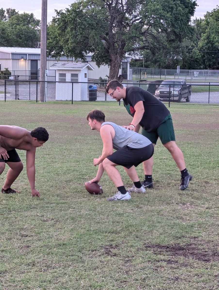 Building something special @ Savanna HS with the help of some BIGTIME McAlester Buffaloes! Thanks to <a href="/Wrice_Malachi/">Malachi Wrice</a>, <a href="/Lance12Stone/">Lance Stone</a>,<a href="/zac_rogers24/">Zac Rogers</a> for pouring into our Bulldogs &amp; showing us things you learned @ Washington State &amp; SWOSU! Where else can you get this? Only #SavannaFB!