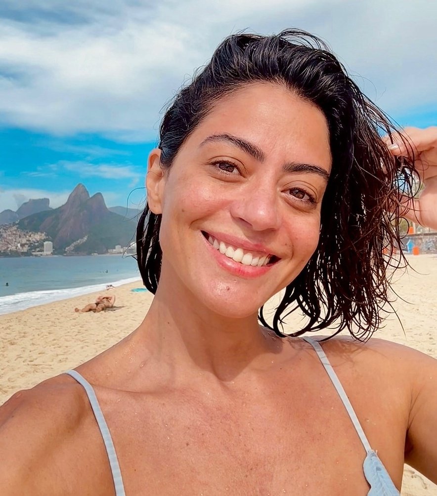 poponze's tweet image. Carol Castro DETONA escolha de Virgínia Fonseca como rainha de bateria da Grande Rio:

“Em 2026, o enredo da Grande Rio é sobre o Manguebeat, que denunciava a desigualdade. Aí colocam a Virgínia como rainha, que há dias estava na CPI das bets por enganar pobre e lucrar com isso.…