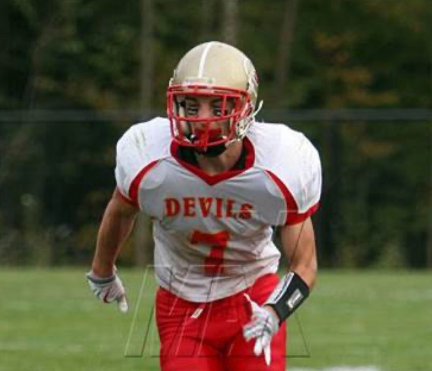 StratfordFootb1's tweet photo. Throwback to fall 2009 #cthsfb #StratfordFootballPride #FightOn #VisualizeAndBuild #ThrowbackThursday https://t.co/QhiGwHBQET