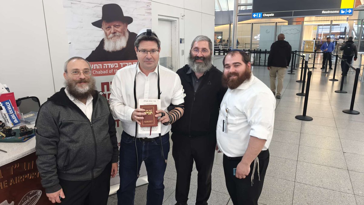 ChabadAir's tweet photo. @OfirAkunis, the Consul General of @IsraelinNewYork, stopped by @ChabadAir JFK to put on Tefillin and received a special Tanya printed at the airport. https://t.co/6F0EcRT3We