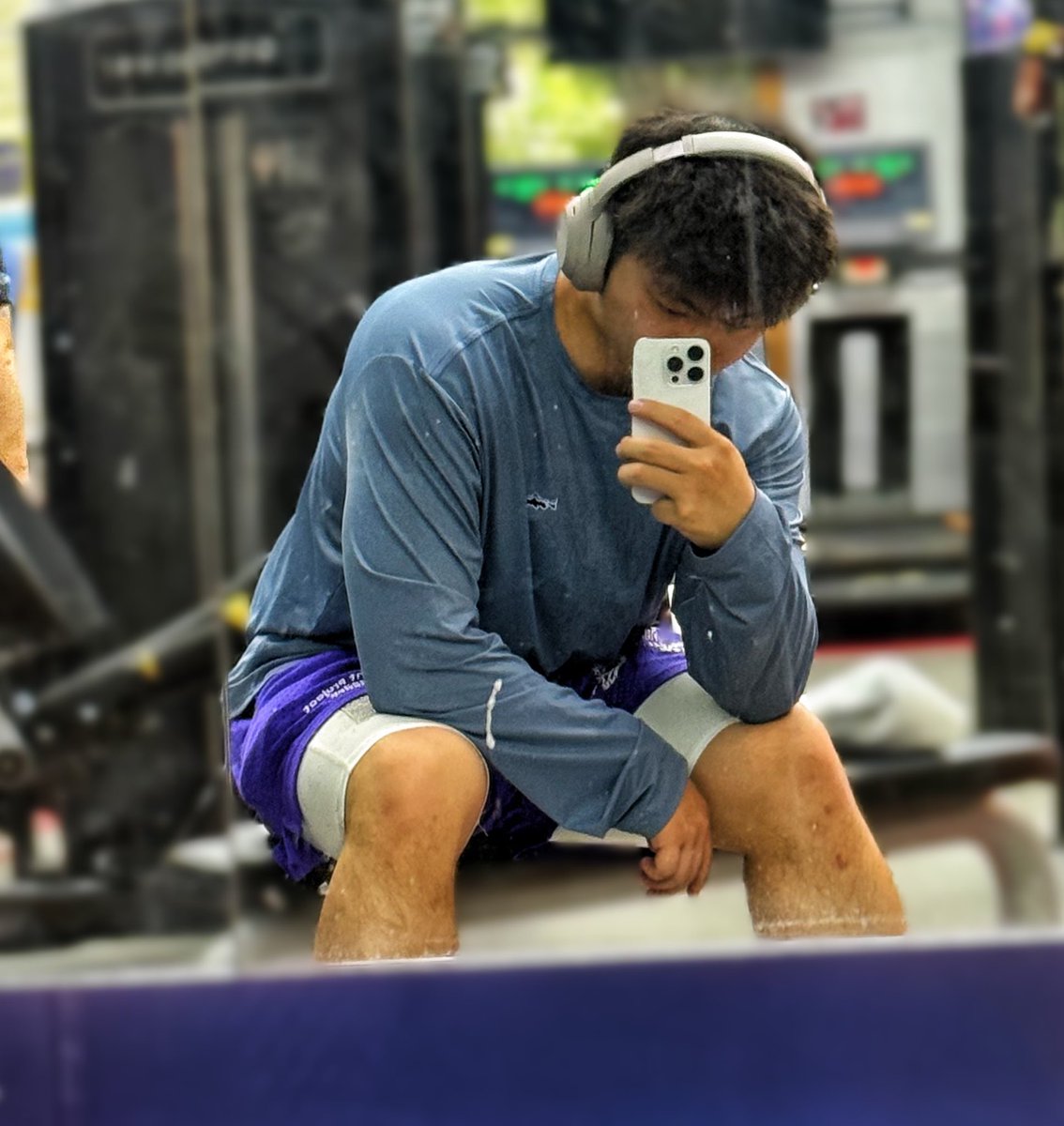 谁来帮我想想一个人在健身房能拍什么动作…
#武汉 #香港 #健身 #反差