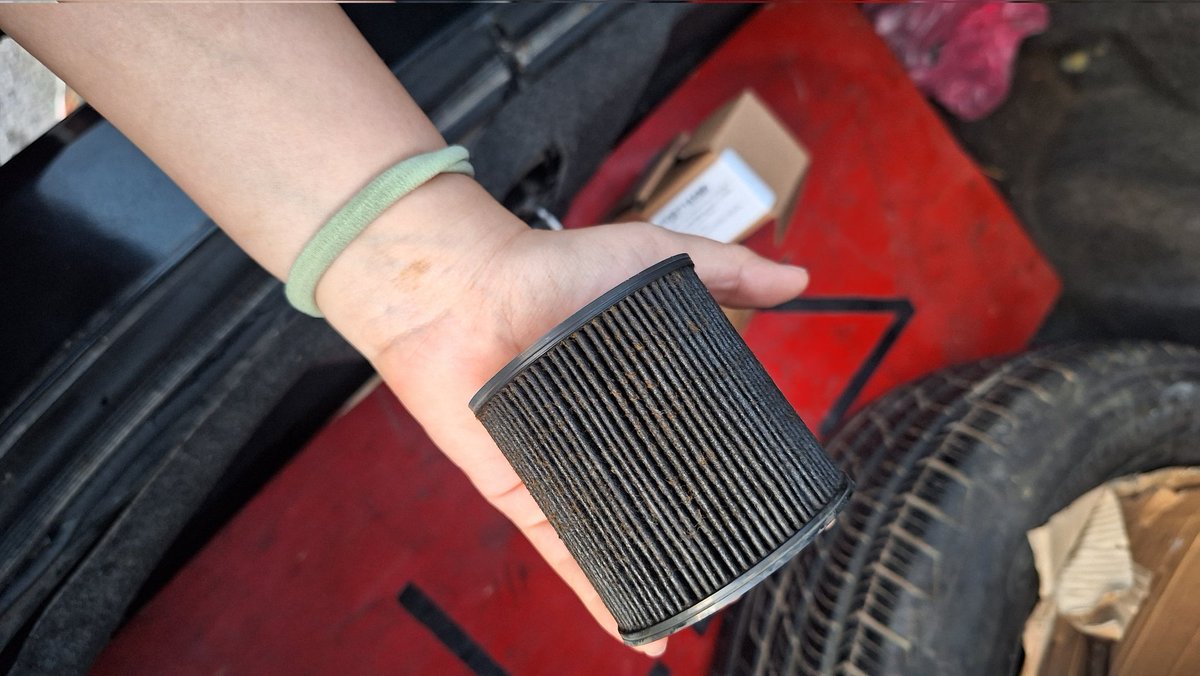 Mira en lo que ando jajaja me toca hacer de todo por querer ahorrarme unos pesos, la semana pasada tocó cambio de pasta térmica a la xbox y ésta semana tocó cambio de filtro d gas al charguerson