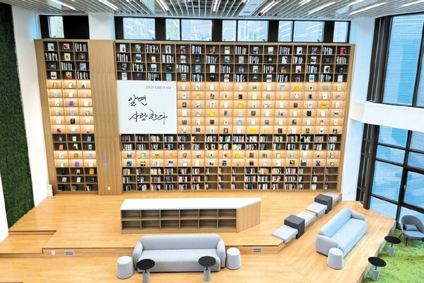 sintikkeul96356's tweet photo. 서울에서 숲을 보며 무료로 책 읽을 수 공간
📍 강동숲속도서관
오픈한 지 한 달밖에 안 돼서 알 사람만 앎!!
크고 깨끗해서 책 읽고 작업하기 개조음 https://t.co/27cNol3a2N