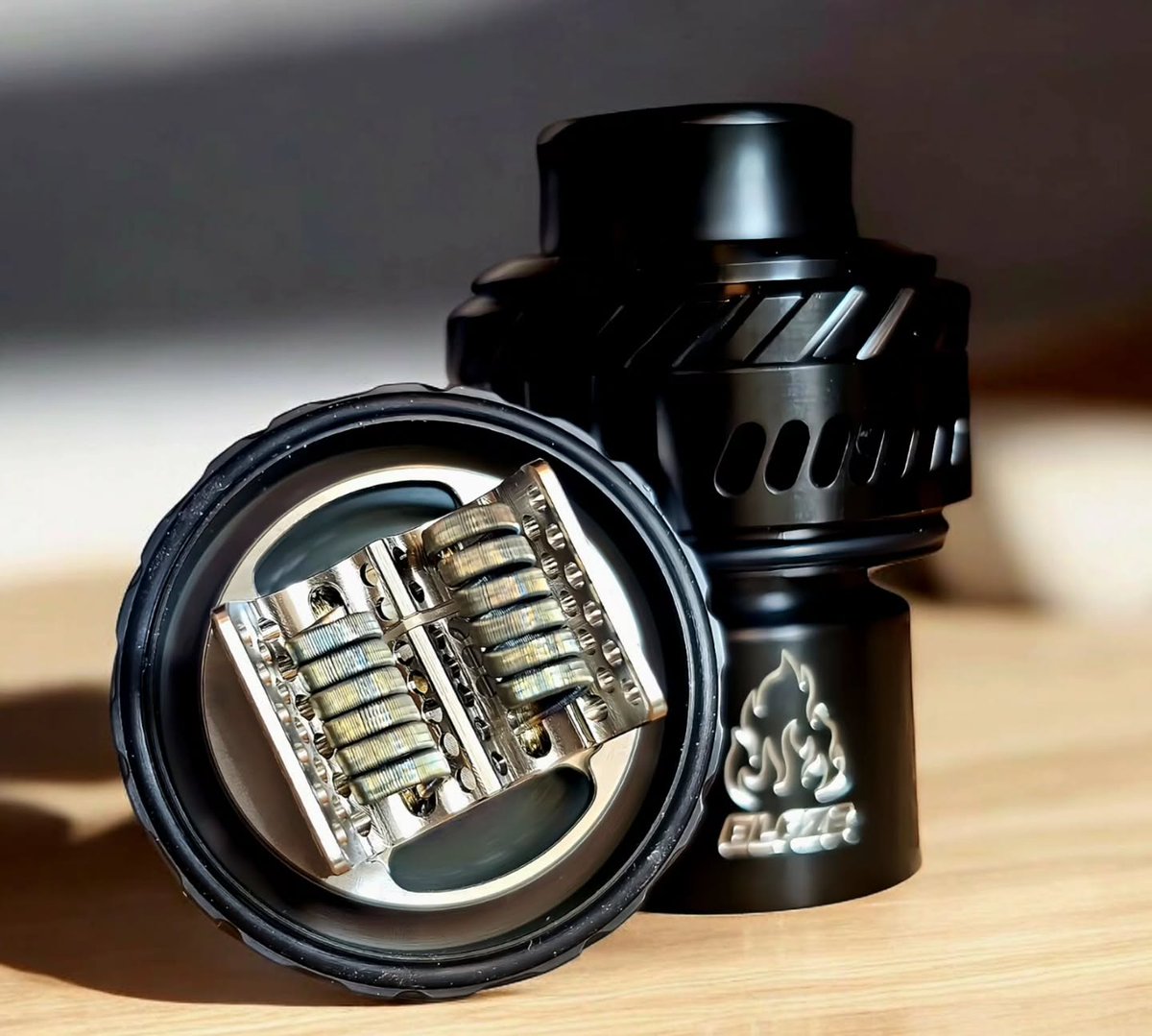 Blaze Max RTA by ThunderHead Creations &amp; Mike Vapes
30 mm Diameter, big AF and bid big clouds 😤💨

Thanks 📸@vapeonil