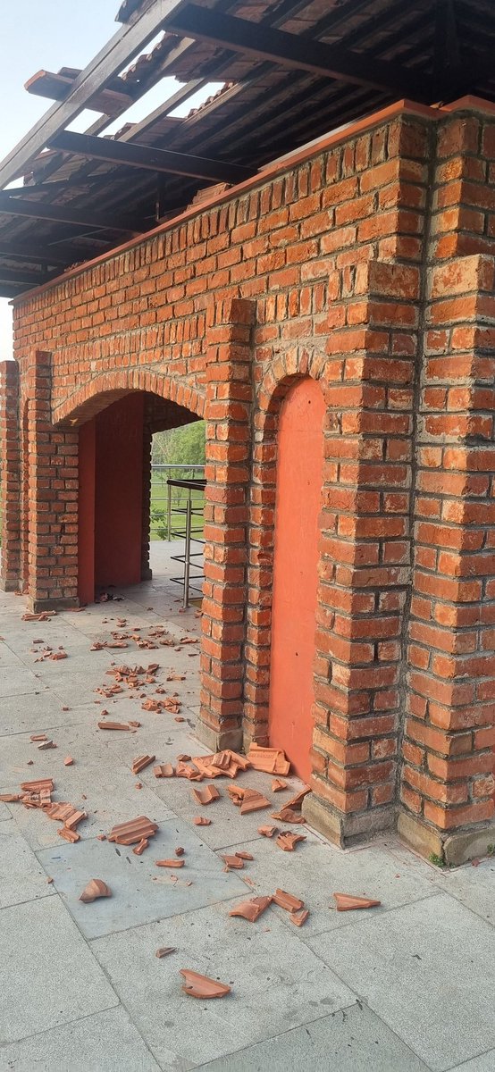 shadabmobin's tweet photo. @CeoNoida @dmgbnagar @noida_authority 
The quall on Wednesday caused this damage to the tile roof of Machan at biodiversitypark Noida. Kindly look into this. Also there are obsecene graffiti in the inner walls of the structure(Not putting pics) which also needs to be removed. Thx https://t.co/84CEo5QWWH