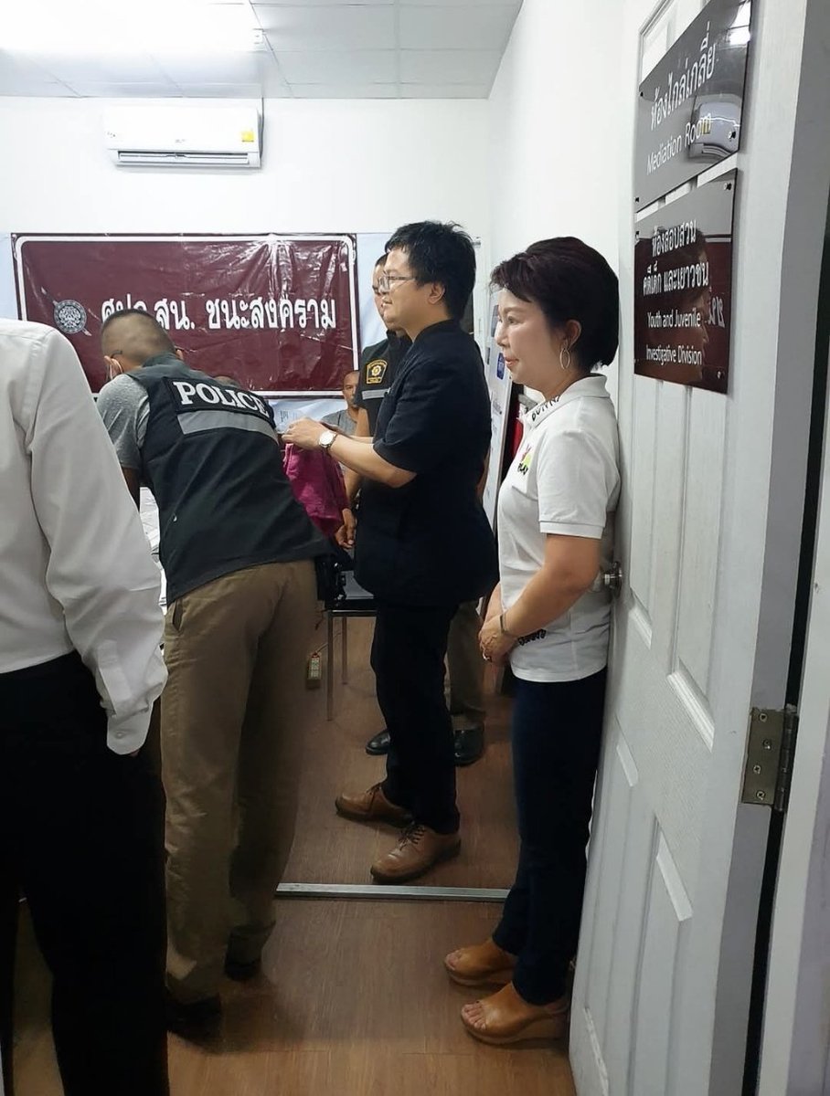 ยินดีกับ “อานนท์ นำภา” คนไทยคนแรกที่ได้รับรางวัล Front Line Defenders Award ประจำปี 2025 ที่กรุงดับลิน ในฐานะผู้ปกป้องสิทธิมนุษยชน หลังจากก่อนหน้านี้เคยได้รับรางวัลกวางจูเพื่อสิทธิมนุษยชนไปแล้ว

ปัจจุบันเขาถูกคุมขังในเรือนจำพิเศษกรุงเทพฯ ในคดีที่เกี่ยวเนื่องกับ #มาตรา112