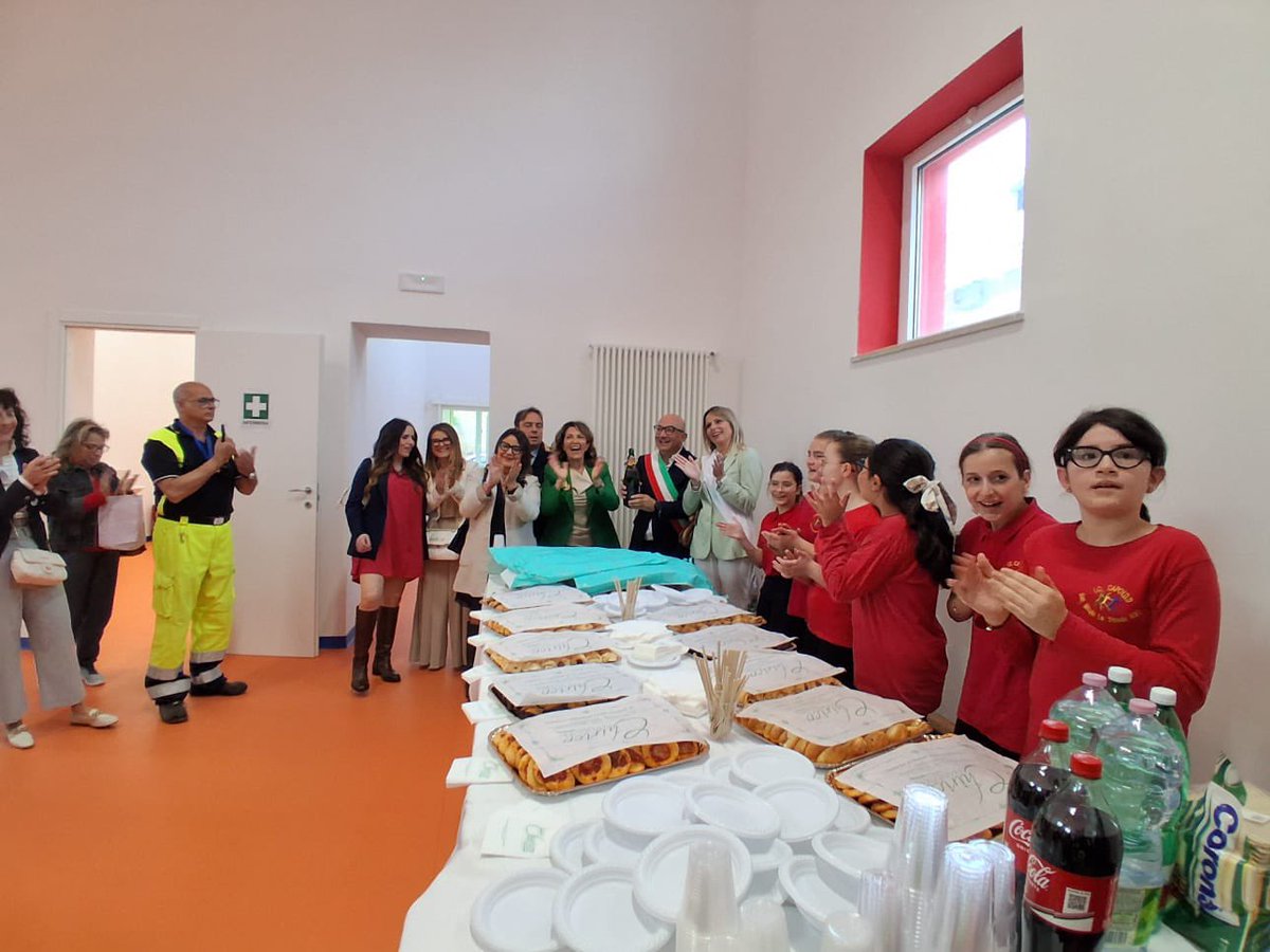 marottavito's tweet photo. Grande festa: 
impegno mantenuto, riqualificata e consegnata ai bambini la palestra del plesso scolastico “Nicholas Green” di viale Europa https://t.co/iZ8v7D9HH4