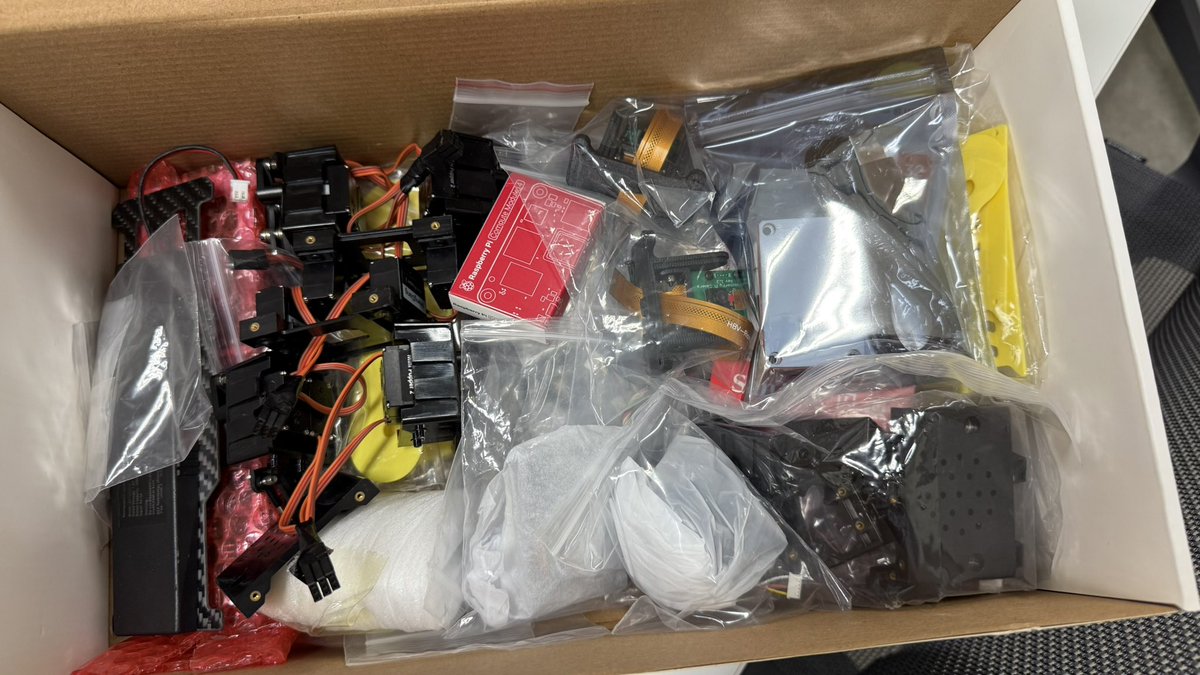 次々と届くロボットの元