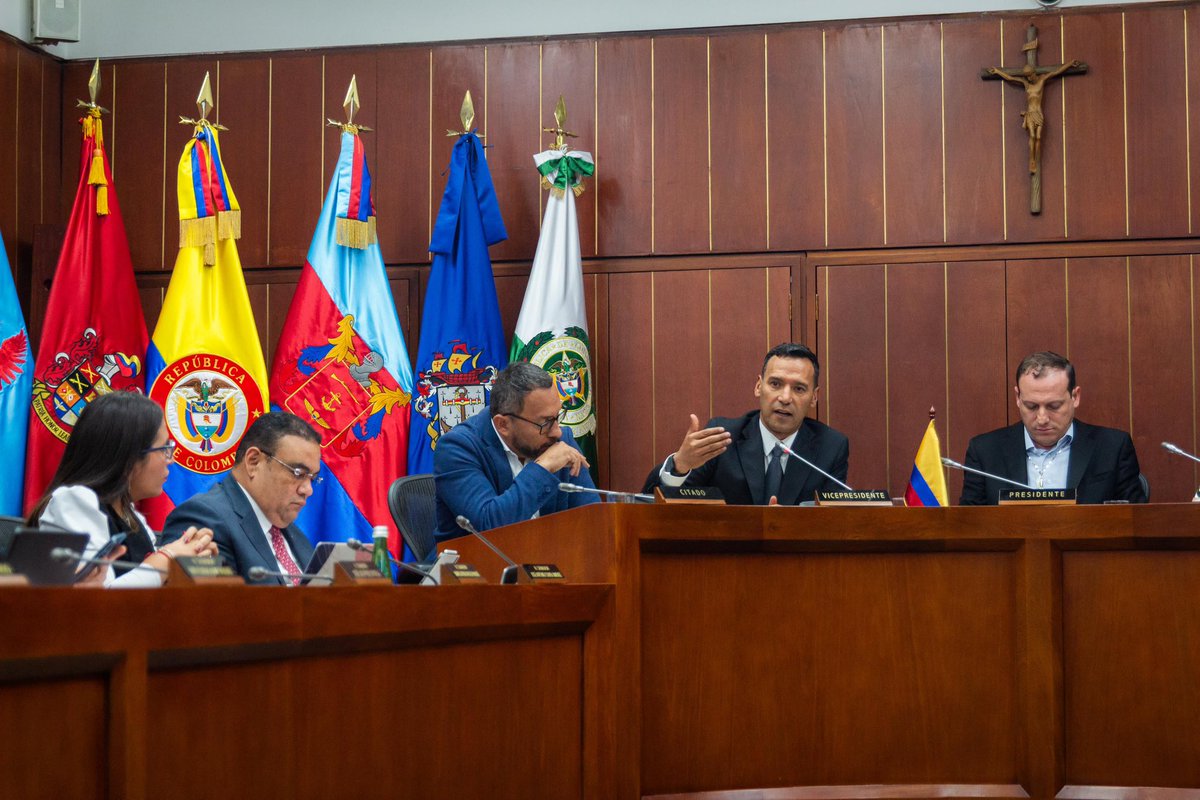 Minenergía (@minenergiaco) on Twitter photo Atendimos los compromisos en el <a href="/SenadoGovCo/">Senado de la República 🇨🇴</a>! 🏛️
Nuestra viceministra <a href="/joharochag/">Johana Rocha Gómez 🫶🏼</a> participó en un debate clave sobre la minería en Colombia y la Comunidad Andina de Naciones (CAN). Escuchamos a los mineros del país, aclaramos dudas y destacamos nuestros avances para la Atendimos los compromisos en el <a href="/SenadoGovCo/">Senado de la República 🇨🇴</a>! 🏛️
Nuestra viceministra <a href="/joharochag/">Johana Rocha Gómez 🫶🏼</a> participó en un debate clave sobre la minería en Colombia y la Comunidad Andina de Naciones (CAN). Escuchamos a los mineros del país, aclaramos dudas y destacamos nuestros avances para la