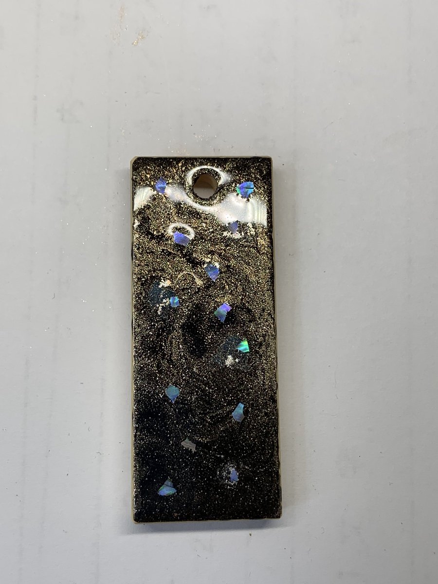 urushifuda's tweet photo. お任せ品の木札が出来上がりました。イメージは「曜変天目」？です。裏面にはお名前をお書きしました。 https://t.co/dBVMUVnMB0