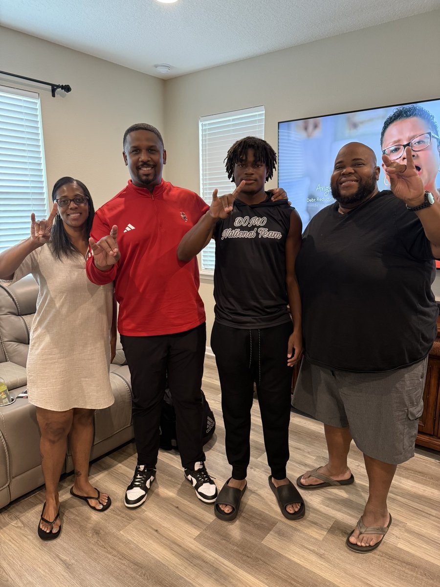 Vondarius Lane Jr (@vonlanejr) on Twitter photo Had a great in home visit!!! Thanks <a href="/CoachLovings/">Marquase Lovings</a> for stopping in to check on me and my family
<a href="/CoachButchJones/">Butch Jones</a>
<a href="/Coach_Kwam/">Kwame Agyeman</a>
<a href="/CoachTillman_/">Dakota Tillman</a> Had a great in home visit!!! Thanks <a href="/CoachLovings/">Marquase Lovings</a> for stopping in to check on me and my family
<a href="/CoachButchJones/">Butch Jones</a>
<a href="/Coach_Kwam/">Kwame Agyeman</a>
<a href="/CoachTillman_/">Dakota Tillman</a>