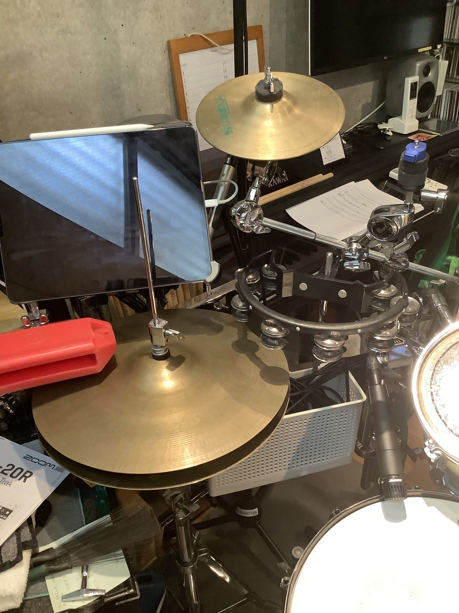 YasuoTan_'s tweet photo. 3年振りにうちのオーディオインターフェイスが復活しました。
購入した頃（コロナ禍）ではよく自宅録音をやってましたが
いつの間にかやらなくなってしまいそのままにしていました。
この前久々に触り始めて復活させました。映像の方は割とやっていた
のですが.....。 https://t.co/8zgV78xceH