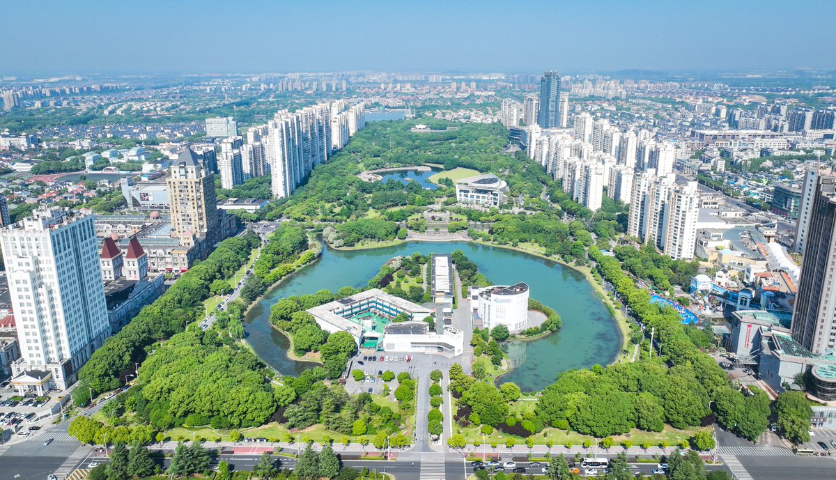 VisitSongjiang's tweet image. As #summer arrives, the #Songjiang Central Park dons a vibrant cloak of emerald hues, weaving a tapestry of breathtaking vistas and serene #landscapes. This #ecological masterpiece always invites both locals and travelers alike to soak in the beauty amidst #nature's embrace.