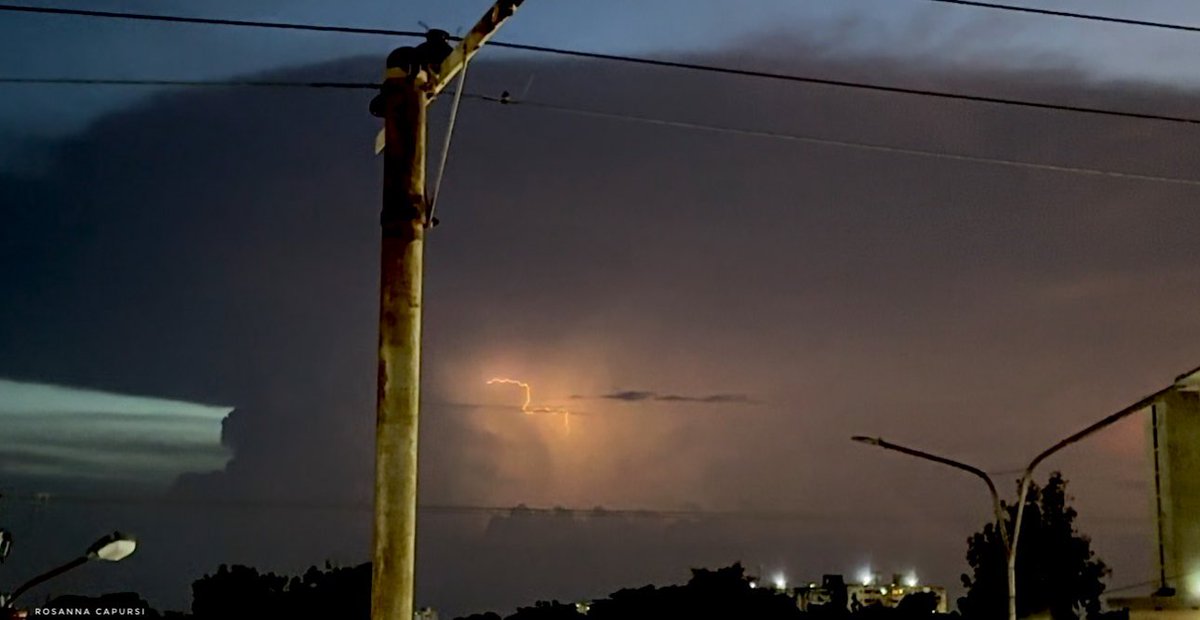 21/05/2025

#21demayo #mayo #cabimas #Venezuela #zulia #may #StormHour