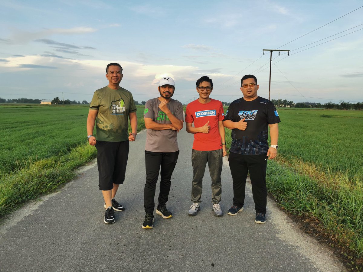 Dr_Uzir's tweet photo. Alhamdulillah,pagi ini jogging di sekitar Simpang 8, 1/2 Timur, Sg Besar sebelum menghadiri beberapa program bersama pihak Majlis Daerah Sabak Bernam.
#FitDOSM
#StatsMalaysia
#StatistikNadiKehidupan
#StatistikSegalanyaPasti
#MyASEAN2025
#BanciPertanian2024
#KPDOSM https://t.co/j1EbQS6oqs
