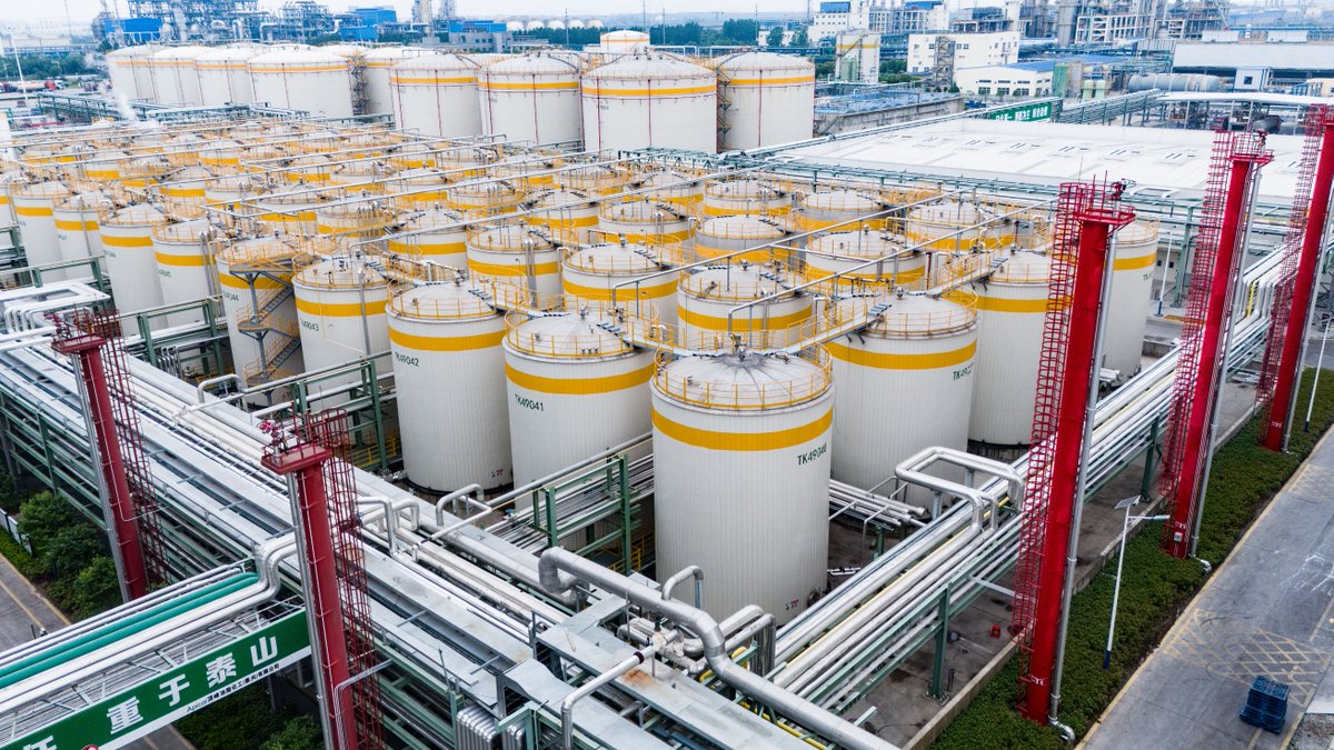 TaizhouCity's tweet photo. Apical Oleochemicals (Taixing) in #Taizhou, China’s largest oleochemical base, is nearing 1 million tons in annual output.
In 2025, production and sales have remained strong, with sales expected to rise 30% year-on-year in the first half.
#Taizhou #Oleochemicals #Apical #MadeInChina