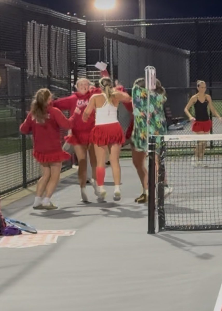 JeffHS_GTN's tweet photo. Jeffersonville High School
Girls Tennis won 3-2 in a battle vs. New Albany in 2nd round of Sectional!!!Scores: Eva Ellis 1 Singles 5-7, 7-6 (7-2), 6-0; Abi Lemon 2 Singles 6-2, 6-1; Elizabeth Shearer/Kaylee Boyles 2 Doubles 6-4, 7-6 (7-3).  On to the Sectional final tomorrow!! https://t.co/oX6uonp1X3