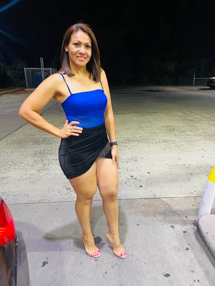 AlexPer46075351's tweet photo. @camilincesto buenas noches que tal se ve mi mamá llevo casi 5 años cojiendo con ella y es una experiencia deliciosa 🍆🔥 que tal se ve https://t.co/3xsCUKnYK7