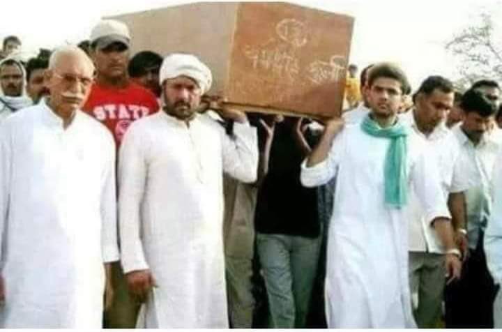 🦋 चौहान ਟੀਨਾ गुर्जर 🦋 (@its_gurjar12up) on Twitter photo शरीर में जो लहू था,सारा जमीं को पिला दिया..
हम पर समाज का जो कर्ज था हमने पूरा चुका दिया
गुर्जर समाज के हक और स्वर्णिम भविष्य के लिए अपने प्राणों की आहुति देने वाले अमर शहीद वीर गुर्जरों को विनम्र श्रद्धांजलि 🙏
#गुर्जर_आंदोलन_बलिदान_दिवस
<a href="/SachinPilot/">Sachin Pilot</a>
<a href="/shrishanagar/">ShrishaNagar</a> शरीर में जो लहू था,सारा जमीं को पिला दिया..
हम पर समाज का जो कर्ज था हमने पूरा चुका दिया
गुर्जर समाज के हक और स्वर्णिम भविष्य के लिए अपने प्राणों की आहुति देने वाले अमर शहीद वीर गुर्जरों को विनम्र श्रद्धांजलि 🙏
#गुर्जर_आंदोलन_बलिदान_दिवस
<a href="/SachinPilot/">Sachin Pilot</a>
<a href="/shrishanagar/">ShrishaNagar</a>