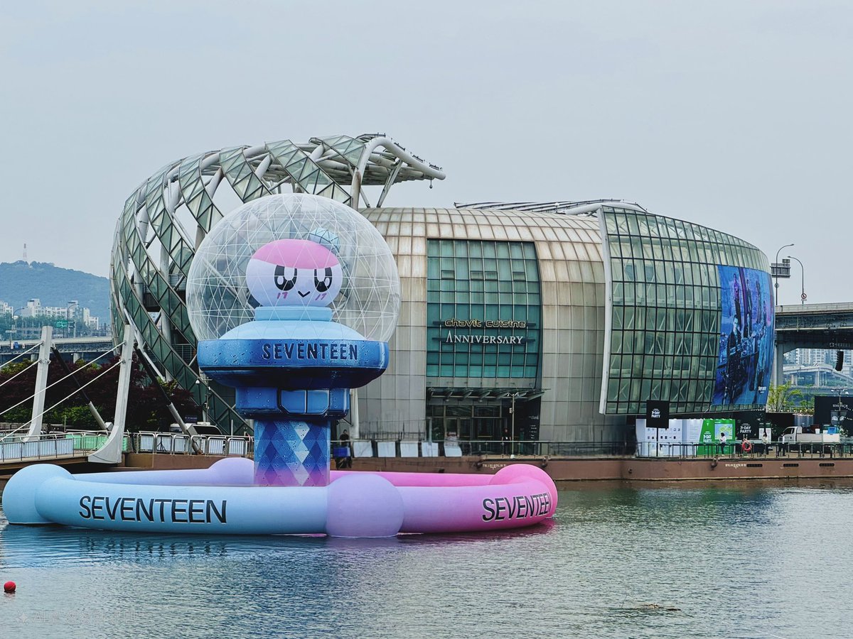 💌 SEVENTEEN 10TH ANNIVERSARY B-DAY PARTY OPEN!

앞으로 3일간 세빛섬에서 펼쳐지는
세븐틴의 10번째 생일 파티에 오신 캐럿들을 환영합니다! 🎉

B-DAY PARTY에 참여하기 전, 이전 안내된 공지 확인을 부탁드립니다.
▶️ 프로그램 안내 : weverse.io/seventeen/noti…
▶️ 운영 및 예약 안내 :