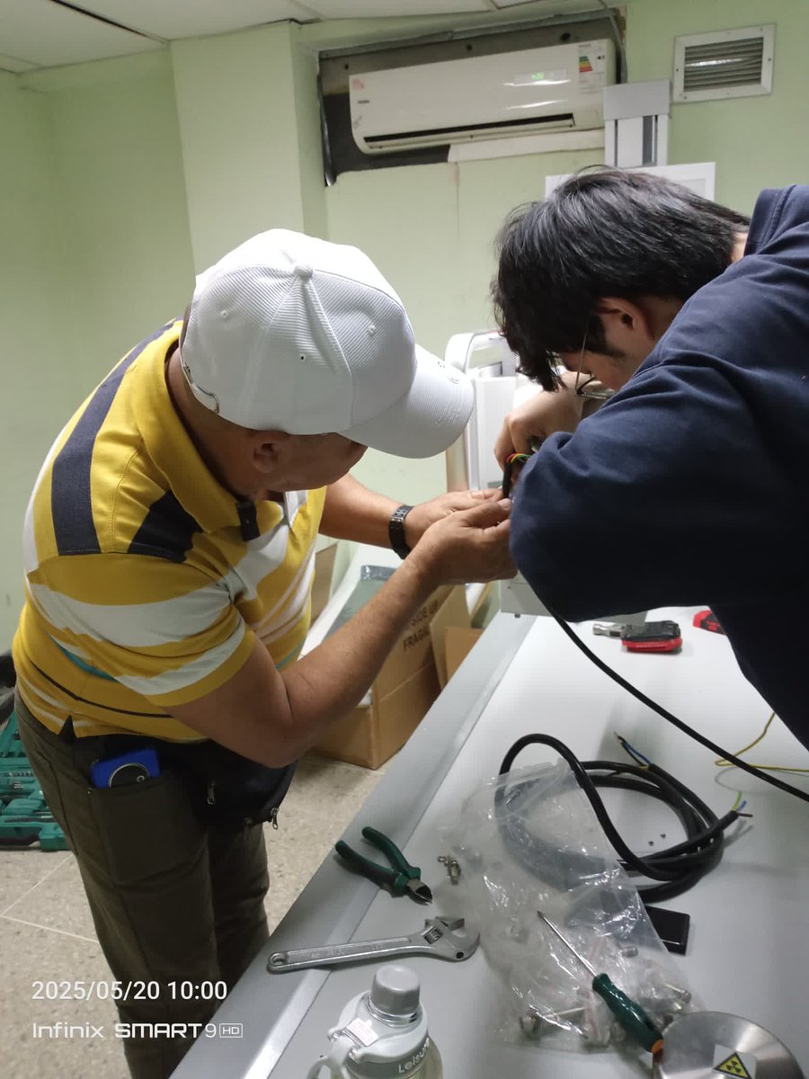 Instalación de Equipo Digital de Rx por parte de Ingenieros de China y  apoyados  por  Electromedicos cubanos para brindar servicio de excelencia al pueblo Venezolano.
CDI: Antituberculoso
Municipio: San Cristóbal
Estado: Táchira. 🇨🇺🇻🇪 
#CubaPorLaVida
#CubaCoopera