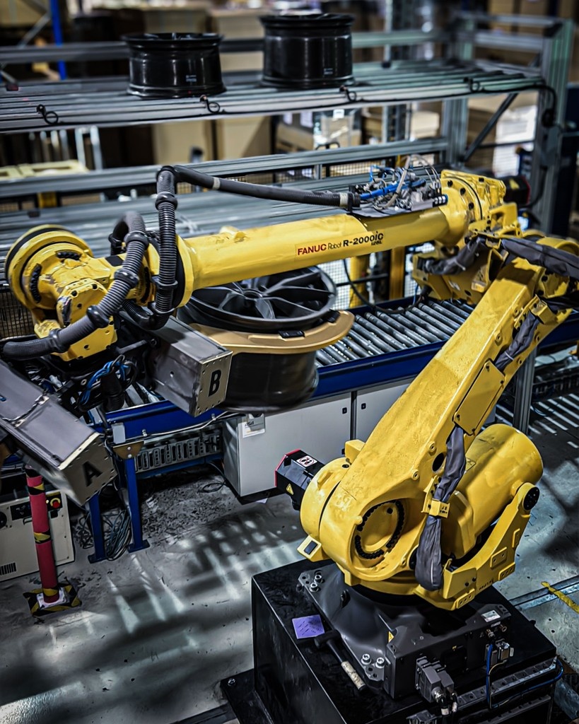 Carbon Revolution tweet media