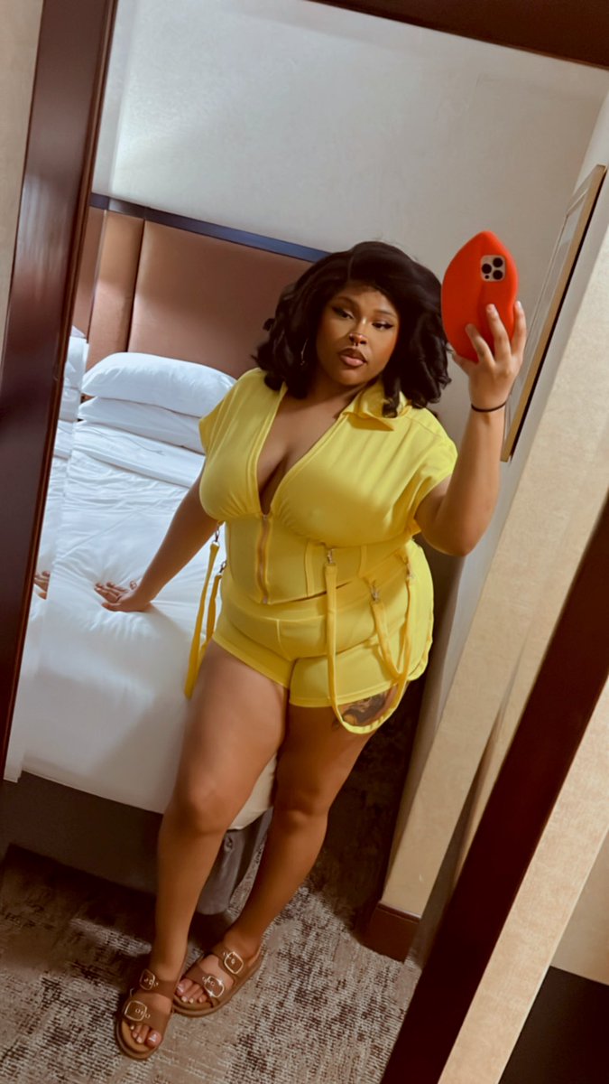 Need to wear my fav color more honestly 💛✨