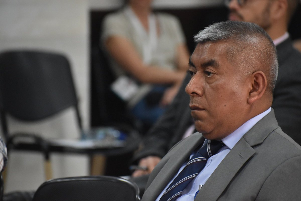 🚨🤡💥 ¡Ridículo total de Curruchiche!

Hace 2 semanas, #Corrupchiche lanzó allanamientos en Puerto Quetzal por un “chisme” del #NetCenter para atacar a Bernardo Arévalo. El MP de #ConsueloPorras despilfarró recursos públicos… para armar otro show político.

Hoy 🇺🇸 y 🇬🇹 firmaron