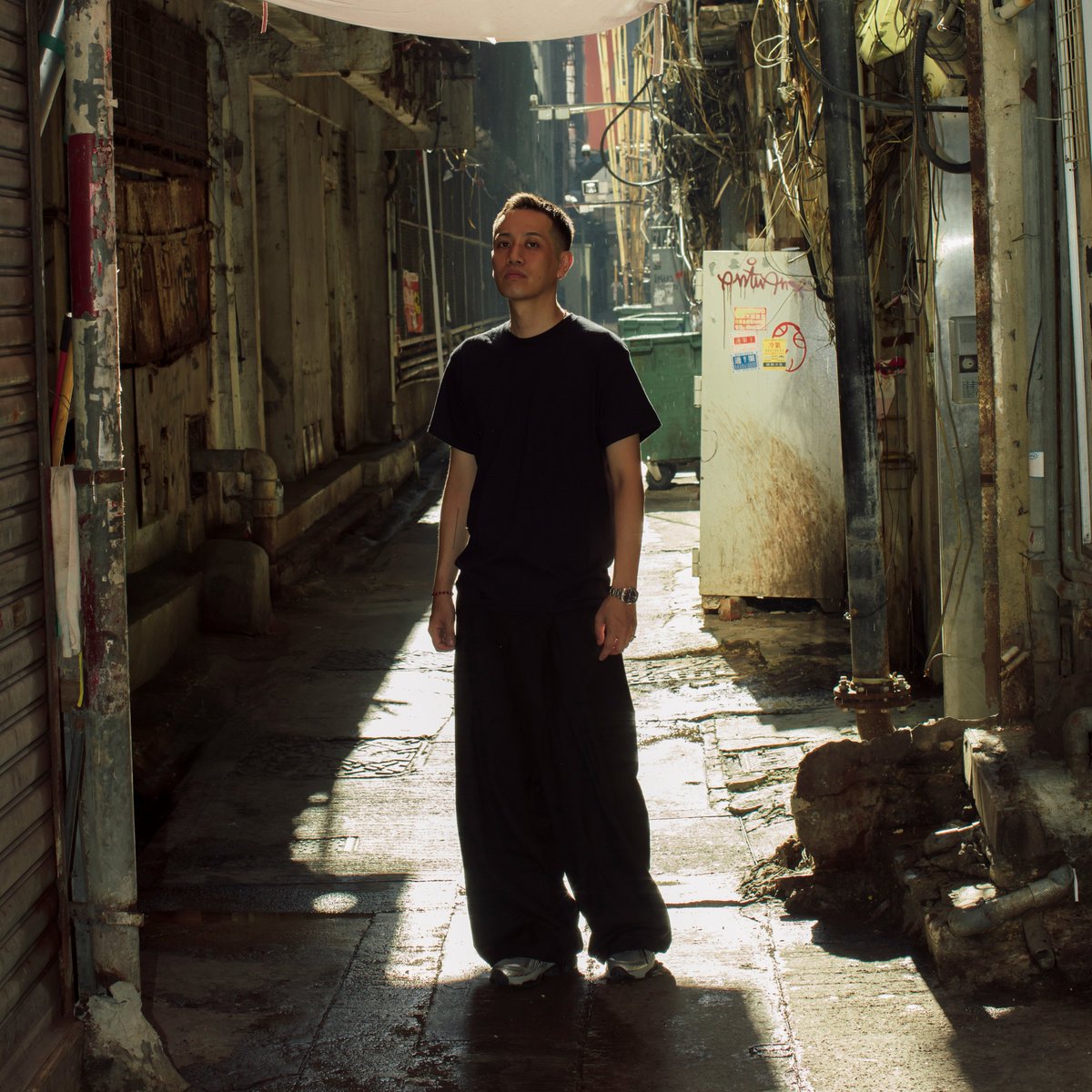 ▍#JJJ

New Single「dali」
♫ Streaming / DL
spaceshowerfuga.lnk.to/JJJ_dali

2024年11月30日、東京・日比谷公園大音楽堂公演にて1曲目に披露した新曲「dali」を本日配信リリース

プロデュース、ミックスをJJJが手掛けており、マスタリングはColin Leonard（SING