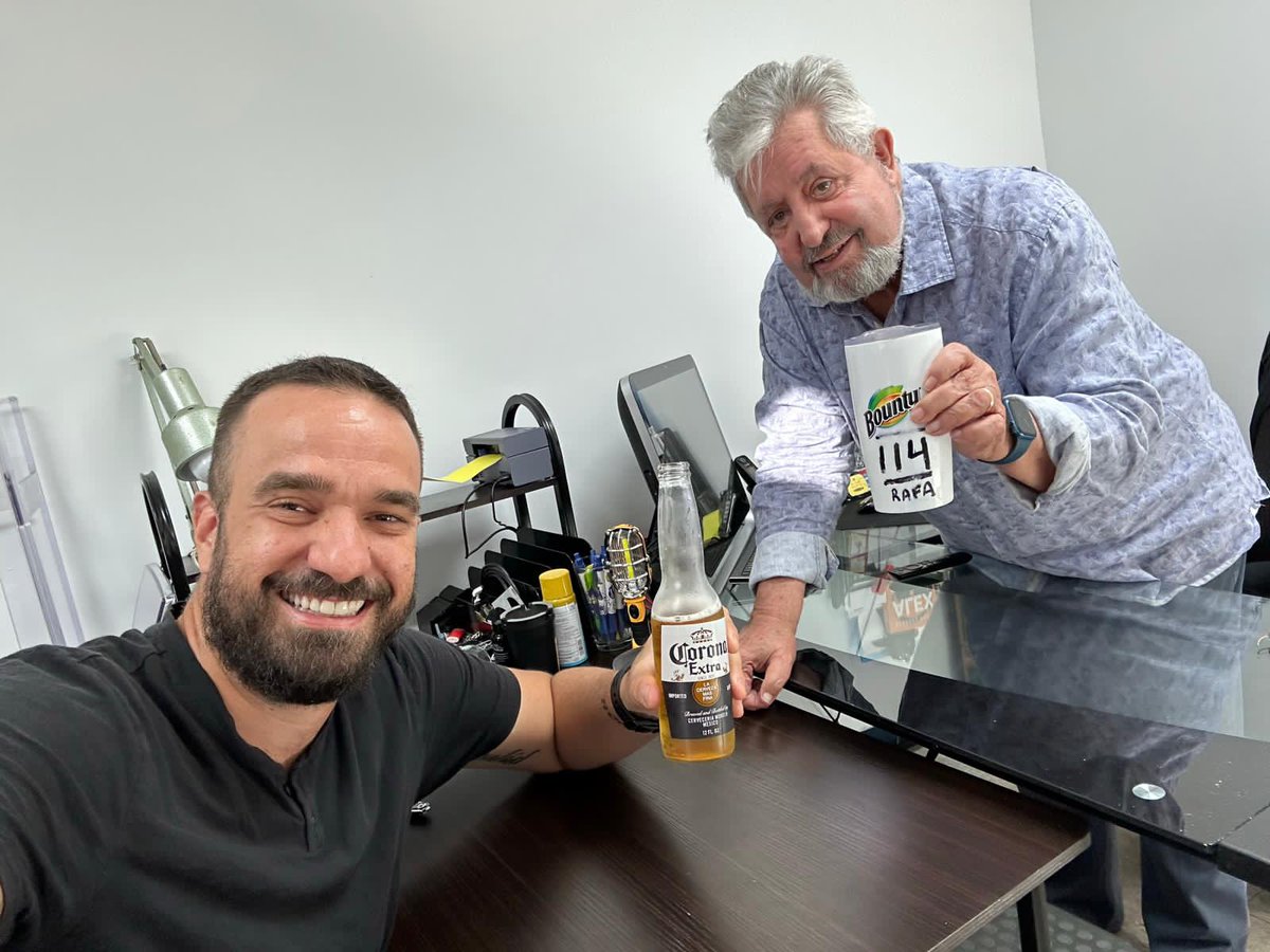 Erasmo Provenza saca muchas interacciones hablando mal de Arango por orden de Jorge Giménez.

Así hablaba mal de la FVF cuando no le daban dinero. 

Recuerdo cuando decía que Esquivel era inocente, que iba a "comenzar" algo con él.

Hasta una foto me mandó en 2022 bebiendo con él