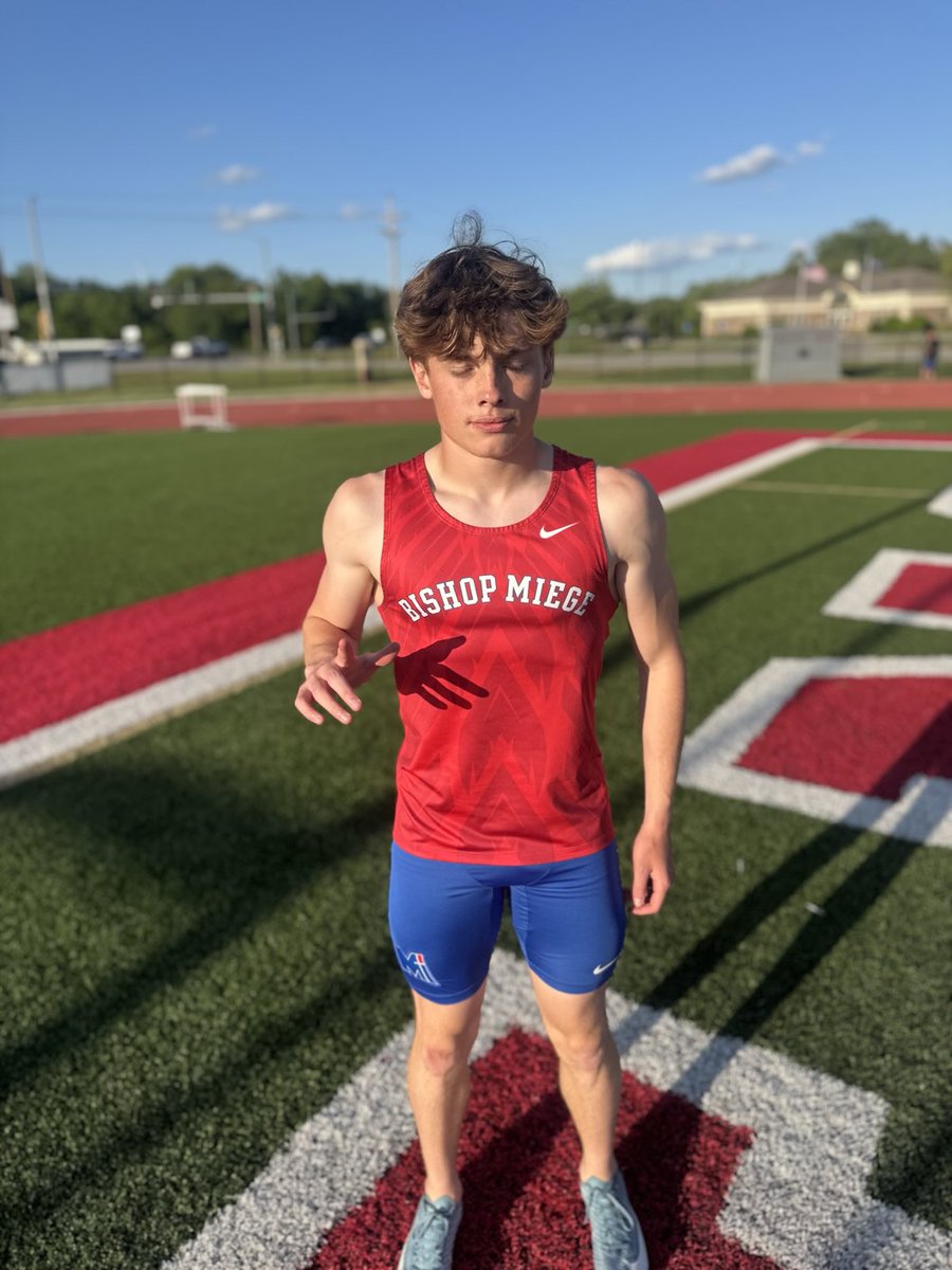 MiegeTrack's tweet image. Junior Pierce Butler ran a huge PR of 22.6 in the 200m to qualify for state! Huge anchor leg in the 4x400 as well (50.1). Way to go Pierce. He was clearly too exhausted to open his eyes