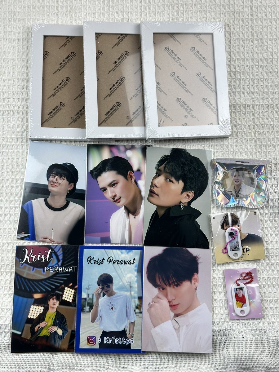 nuya_4354's tweet photo. มีใครจะรับน้องไปดูแลต่อไหมคะ 😍

 ออกค่าส่งเอง 50.- /  1เซ็ต ประกอบไปด้วย 

-กรอบรูป 4*6 = 1 ใบ
-โปสการ์ด 4*6 = 2 ใบ
-พวงกุญแจ =  1 ชิ้น

เดมมาได้เลยยย  #คริสพีรวัส #KristPerawat #ยูยู่ของคุณพี https://t.co/DaWs6BKEYy