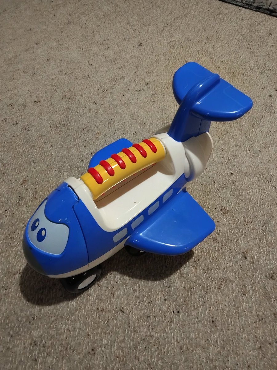 chezzaJ67's tweet image. The only plane trump should be given.