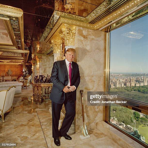 escapefrommelos's tweet photo. is trump our first Ottoman president?  

>gilded everything 
>retarded, constantly scheming sons 
>a harem of slavic wives 
>elaborate headgear https://t.co/yUSPtuzceM