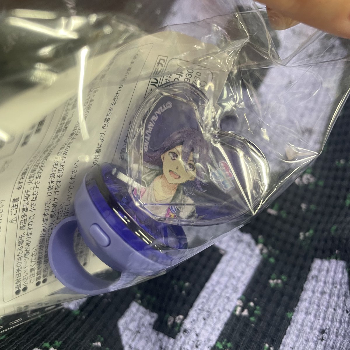 プリズムストーンがリングライトの中に入ってるのかと思ってたら生えてる形状で渡された時笑っちまいました🥸💦
画像はわかりやすいように中はこんな感じですよって事かとなぜか思っていた…